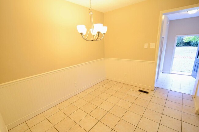 Building Photo - 6604 Bonnie Bell Ln