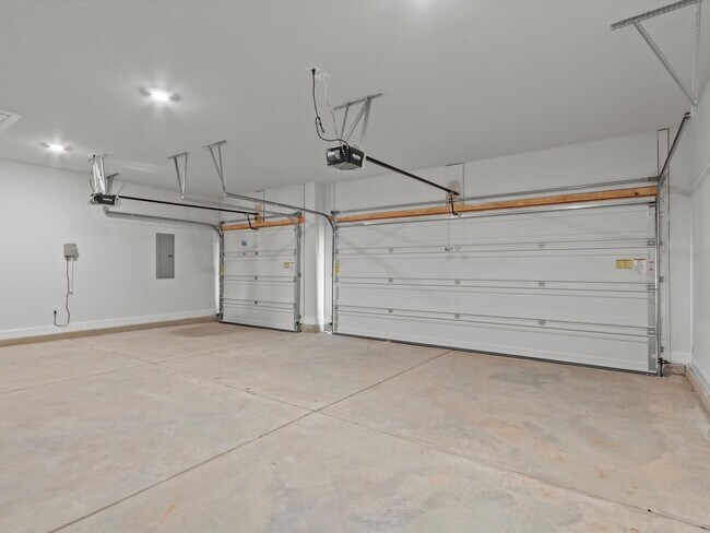 Building Photo - Spacious 4-Bed, 3-Bath New Home with 3-Car...