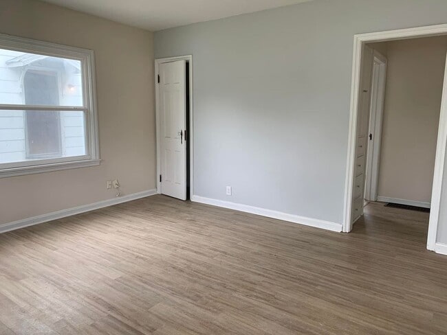 Building Photo - 1116 E Gum St