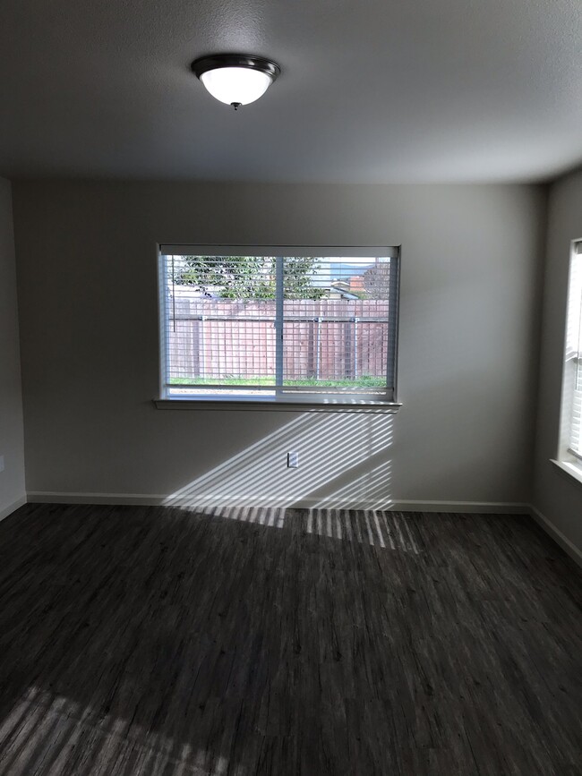 Building Photo - 1505 Ash Ave