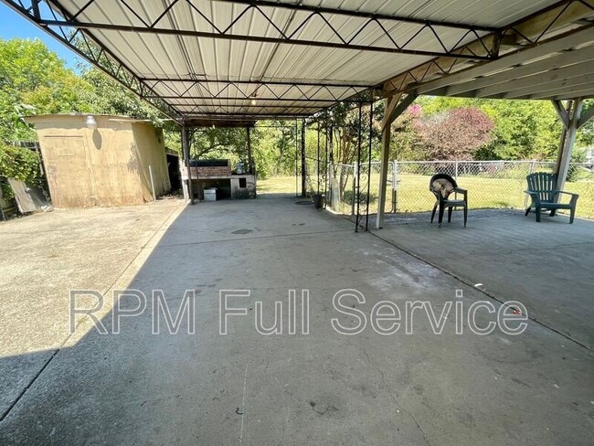 Building Photo - 465 Clearwater Dr