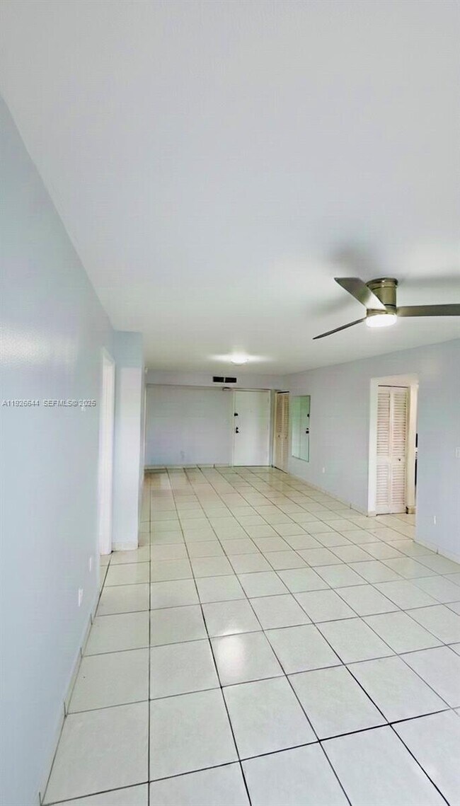 Building Photo - 6070 W 19th Ave