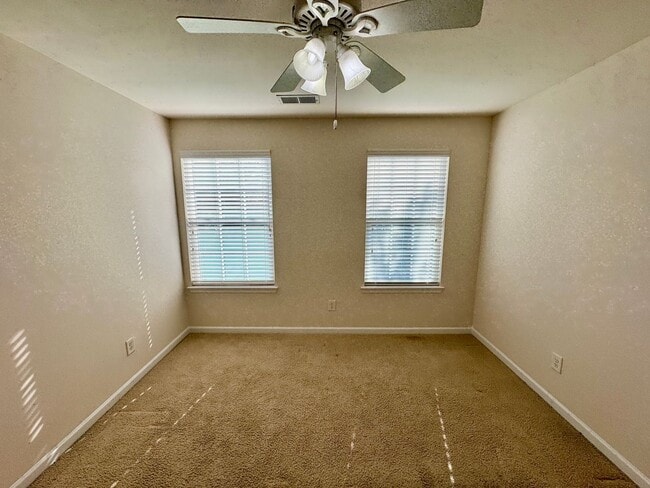 Building Photo - 3BR/2B Townhome in Great Ballantyne Location