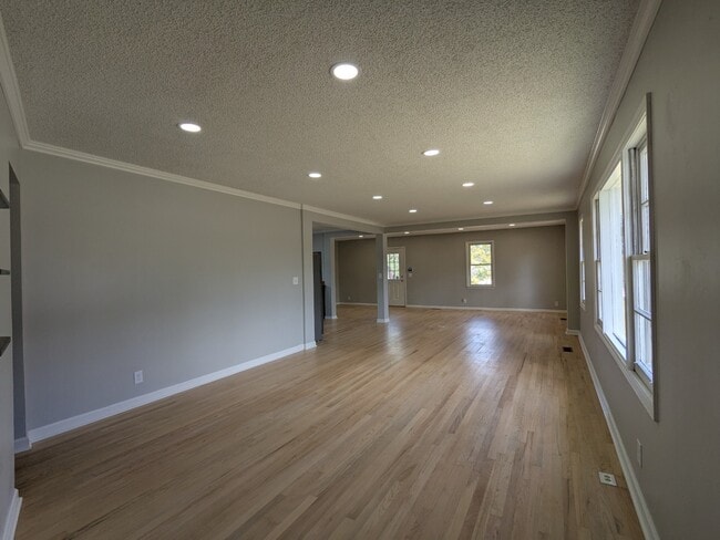 Building Photo - 272 Victory Dr