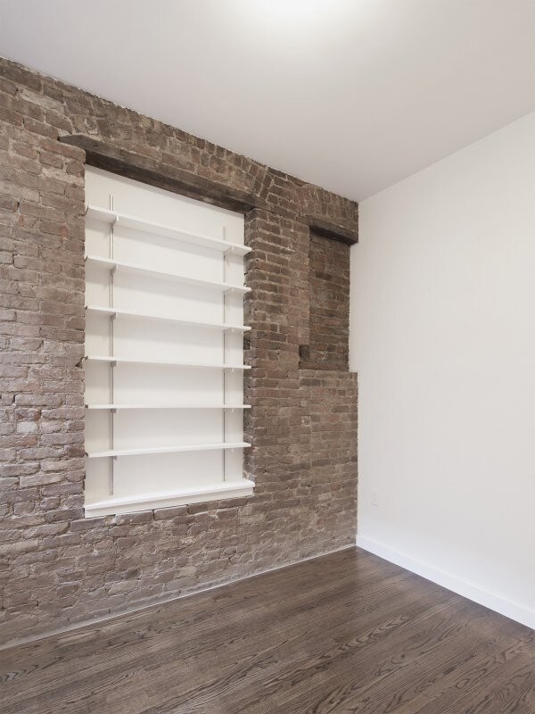 Building Photo - 211 Henry Street