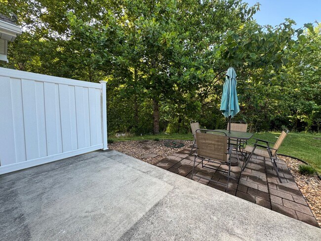 Building Photo - Beautiful 3Bedroom/3Bath Town-Home