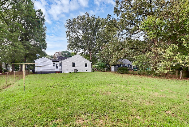 Building Photo - 5726 Oak Dr