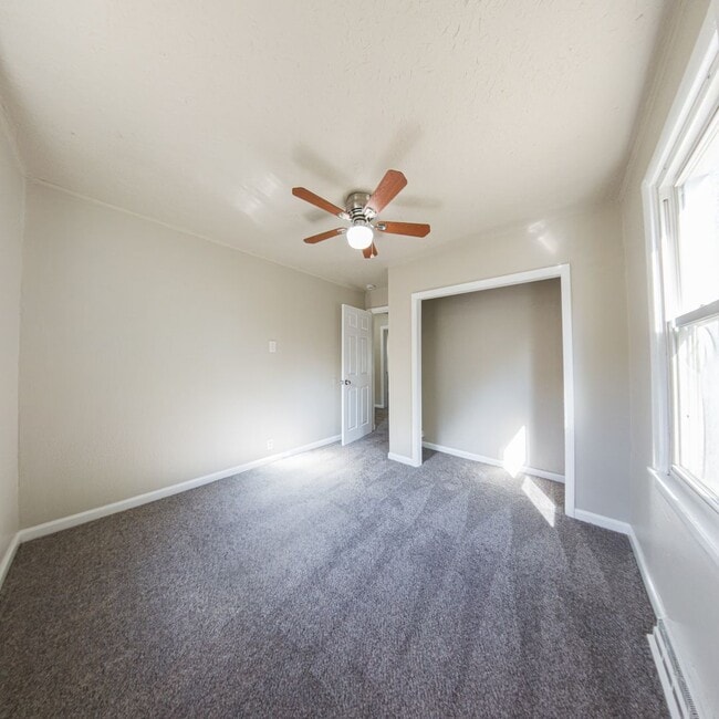 Building Photo - 3 Bedroom 1 Bathroom with Bonus Room