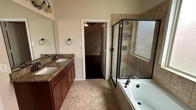 Building Photo - 1703 Thornhollow Dr