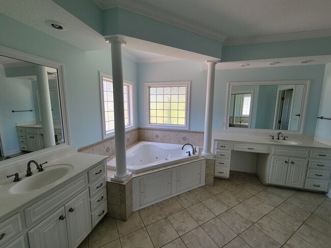 Building Photo - Beautiful home in Cypress Lakes in Lake Park