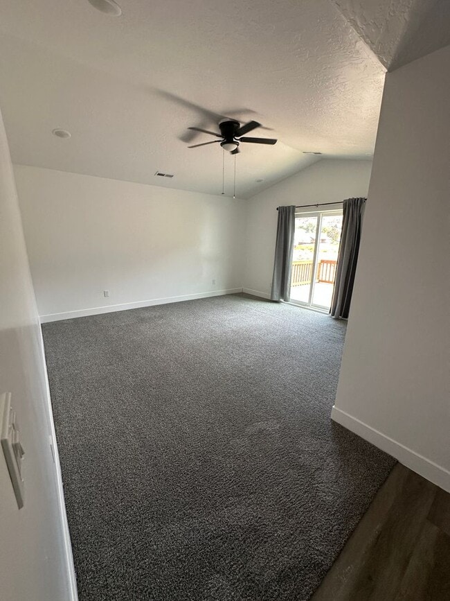 Building Photo - 881 S 25 E