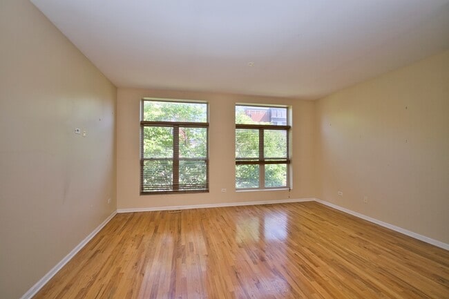 Building Photo - 353 E Eastgate Pl