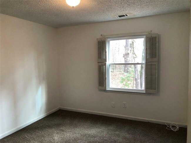 Building Photo - 2535 Raintree Way NE