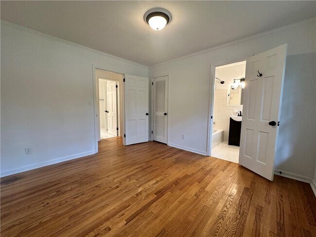 Building Photo - 4794 Cambridge Dr