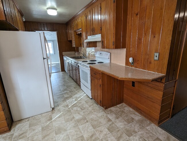 Building Photo - 2712 Kilkare Ave