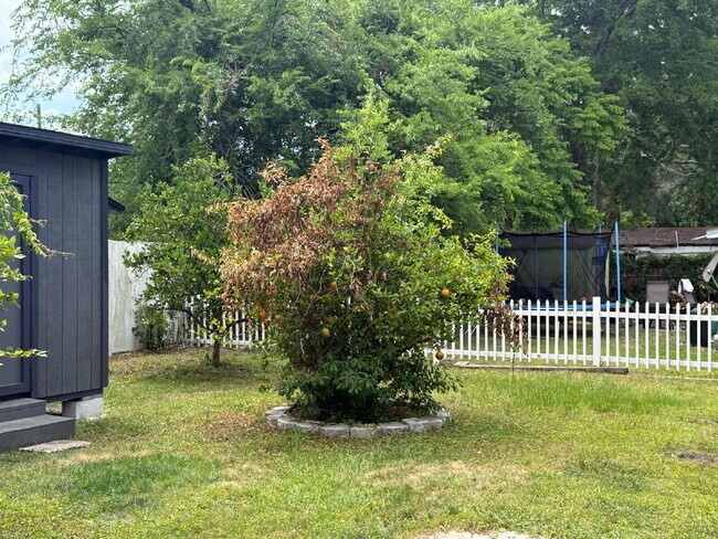 Building Photo - AVAILABLE EARLY JULY:  UPDATED 2 BEDROOM 1...