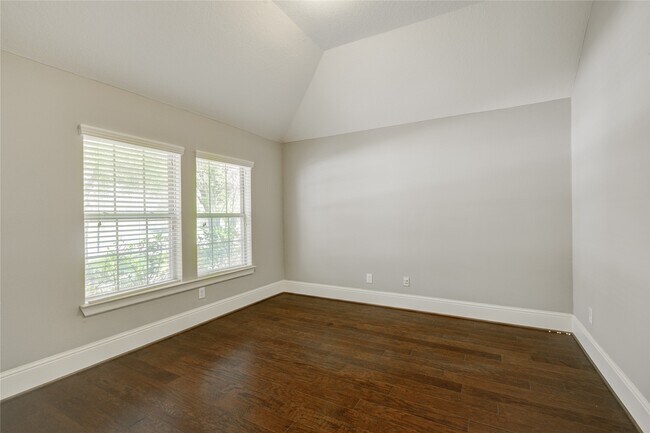 Building Photo - 2422 Monarch Terrace Dr