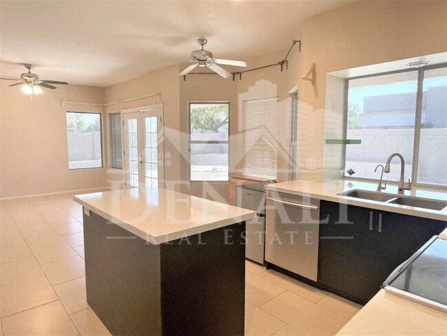 Building Photo - 8372 S Stephanie Ln