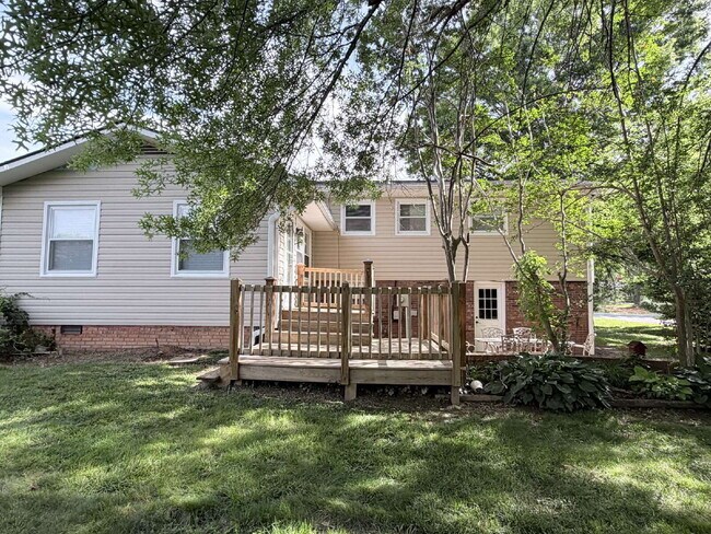 Building Photo - 725 Wildflower Ln