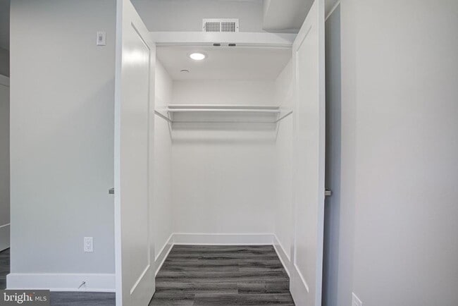 Building Photo - 540 S 52nd St