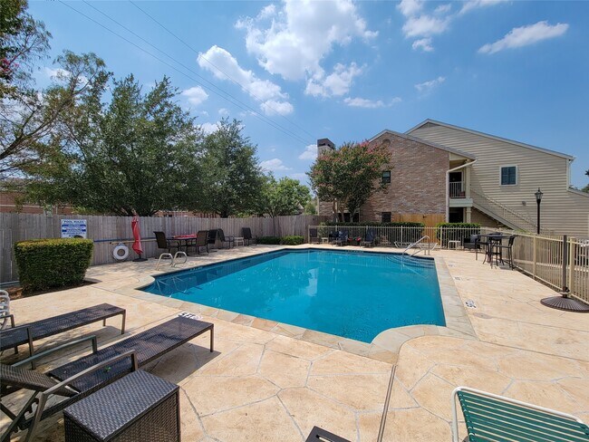 Building Photo - 755 Bering Dr