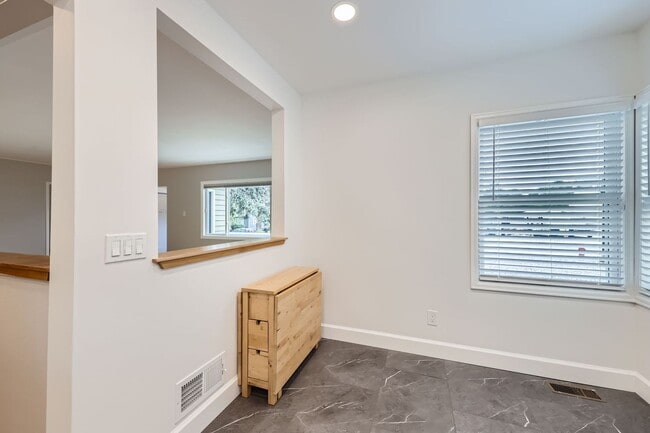 Building Photo - Wonderful West Old Town Home! A must see! ...