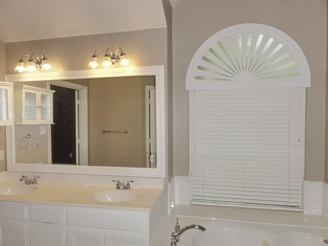 Building Photo - 10711 Sweet Water Dr