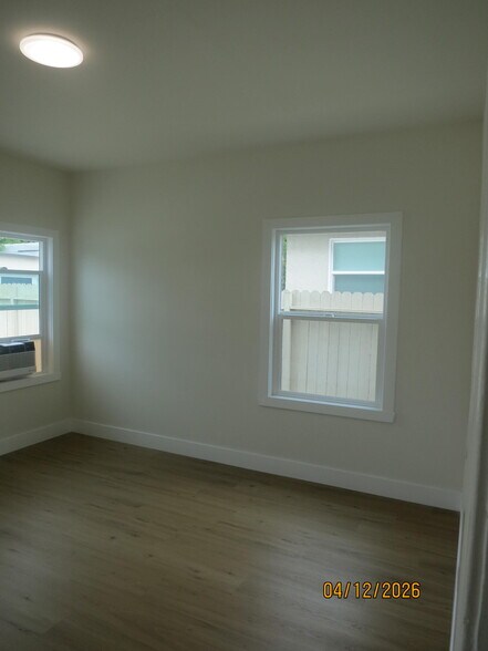 Building Photo - 2045 S Harcourt Ave