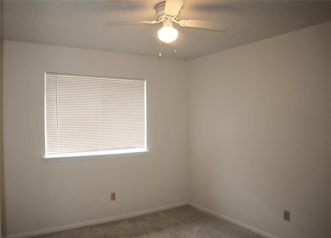 Building Photo - 915 Valley Ranch Dr