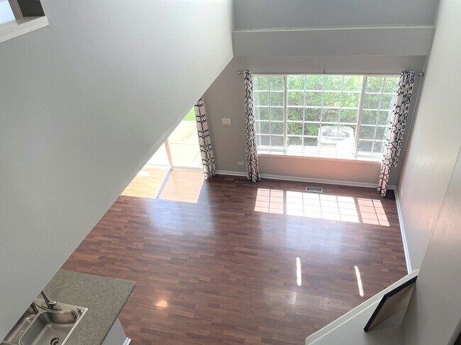 Building Photo - 868 Brompton Ct