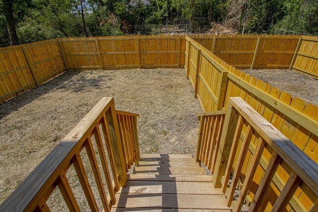 Building Photo - 214 S Park St