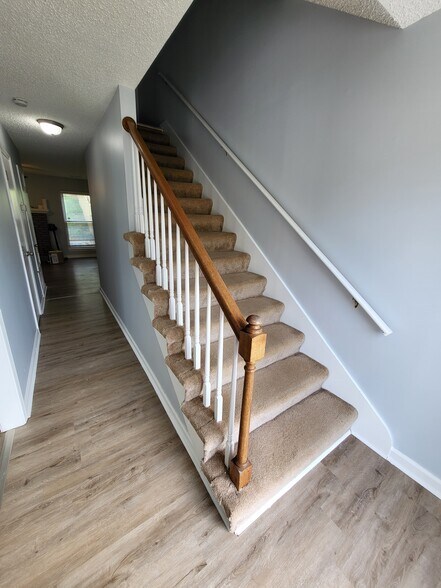 Building Photo - 1718 13th Ct S