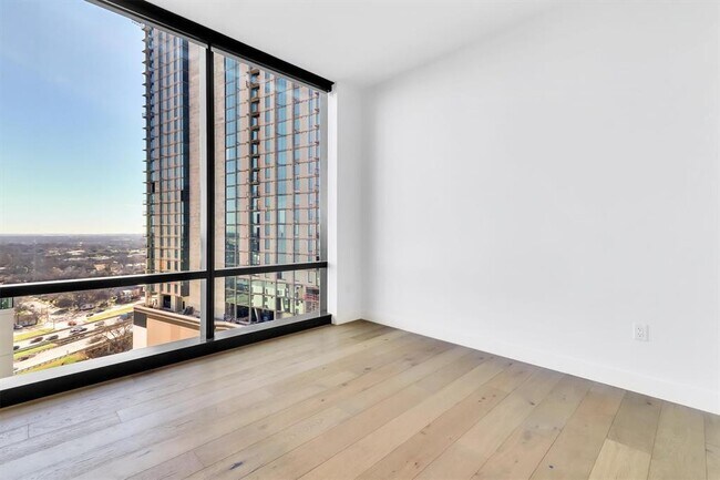 Building Photo - 70 Rainey St