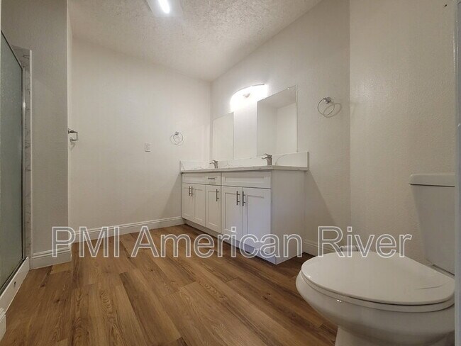 Building Photo - 977 Briarcrest Way