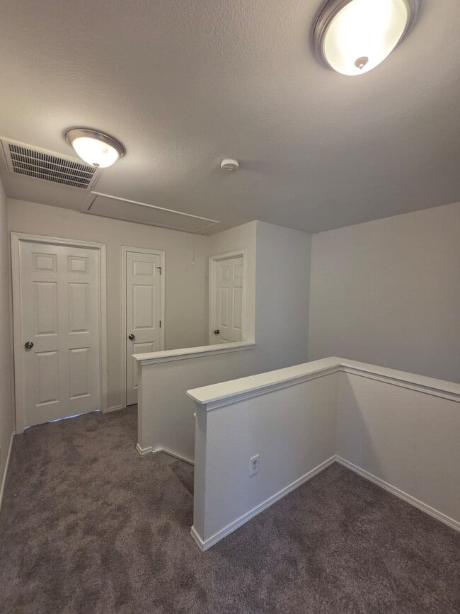 Building Photo - 2701 Buckleigh Dr