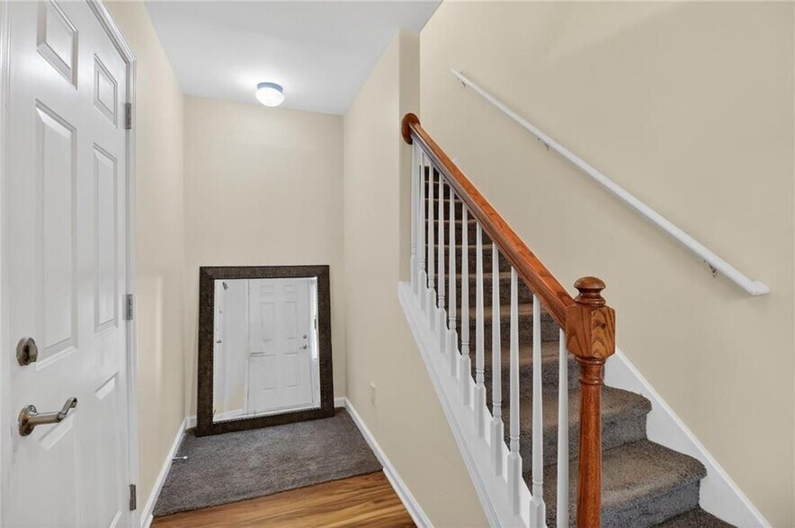 Building Photo - 2928 George Busbee Pkwy NW