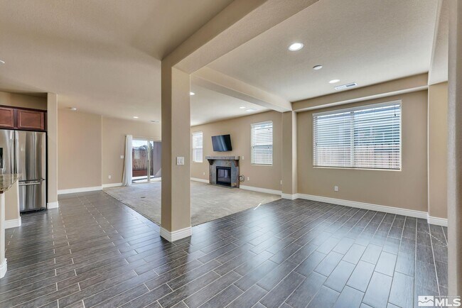 Building Photo - 4942 Monrovia Dr