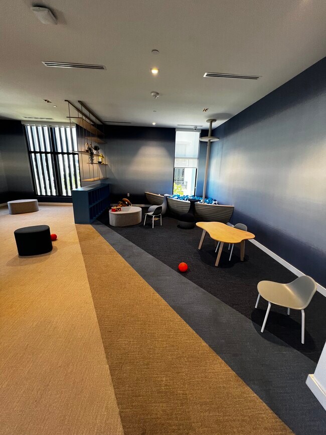 Building Photo - 670 W 74th Pl