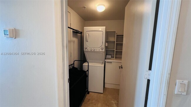 Building Photo - 15051 Royal Oaks Ln