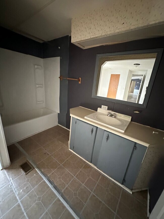 Building Photo - APPROVED SECTION 8 VOUCHERS ONLY! 2 Bedroom Home in Aiken!
