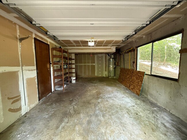 Building Photo - 3 Bed 2.5 Bath in the Heart of Bellevue
