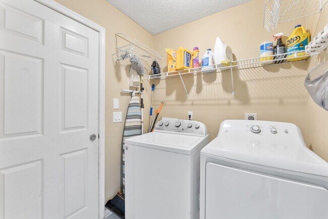 Building Photo - 1622 SW Realty St