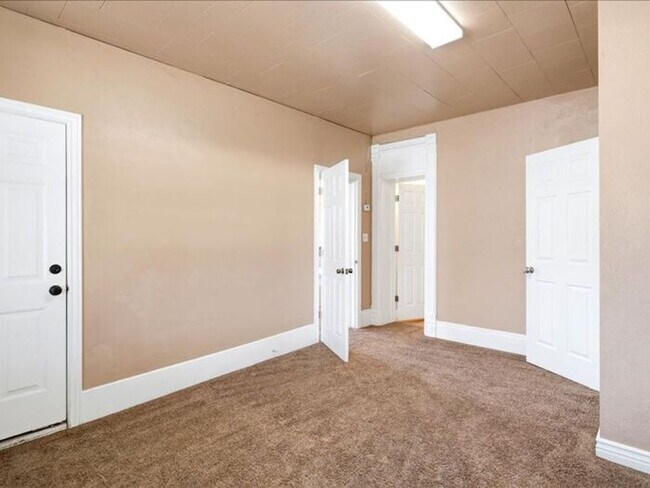 Building Photo - North Salt Lake 4 bed 3 bath home