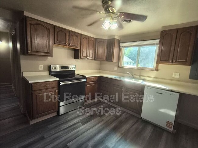 Building Photo - 2308 Waneta Ave