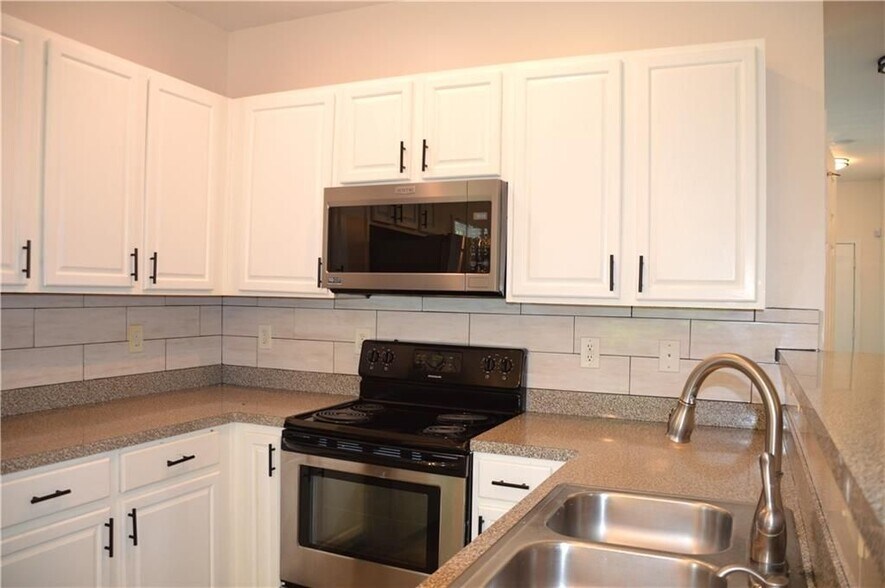 Building Photo - 3072 Cedar Glade Ln NE