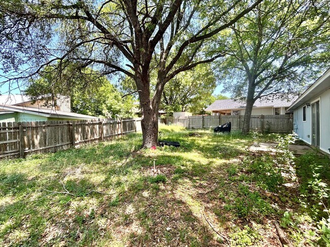Building Photo - Cozy 3BR/2BA Single-Story Home with Privat...