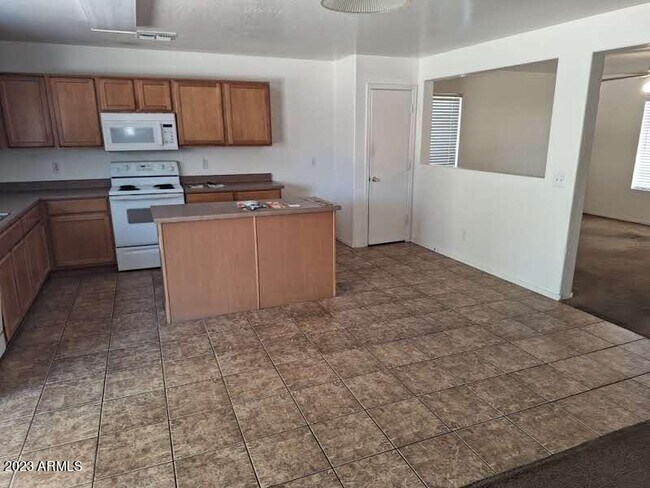 Building Photo - 16212 W Custer Ln