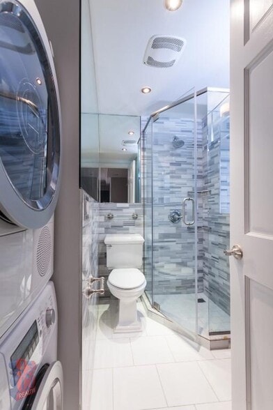 Building Photo - 343 E 8th St