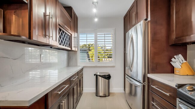 Building Photo - 240 Captains Walk