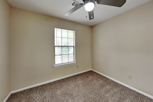 Building Photo - 15 Kearny Brook Pl